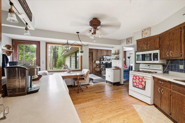 S85W30520 Stoneridge DRIVE, Mukwonago, WI 53149