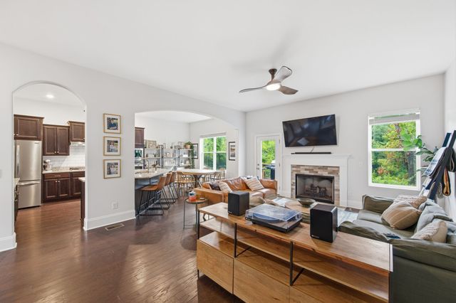 8045 Still Spring Ridge Dr, Nashville, TN 37221