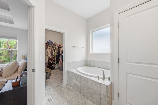 8045 Still Spring Ridge Dr, Nashville, TN 37221