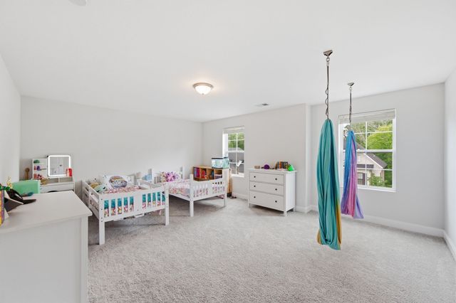 8045 Still Spring Ridge Dr, Nashville, TN 37221