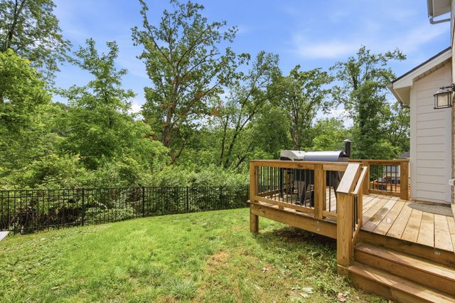 8045 Still Spring Ridge Dr, Nashville, TN 37221