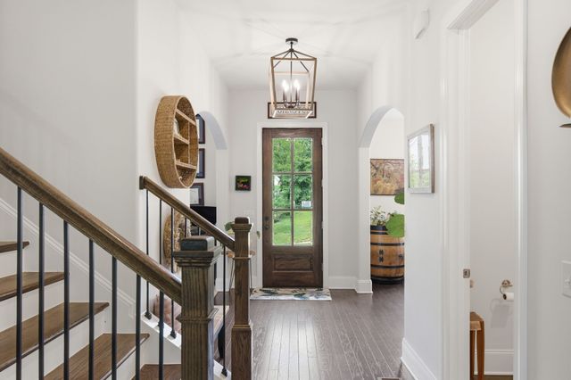 8045 Still Spring Ridge Dr, Nashville, TN 37221