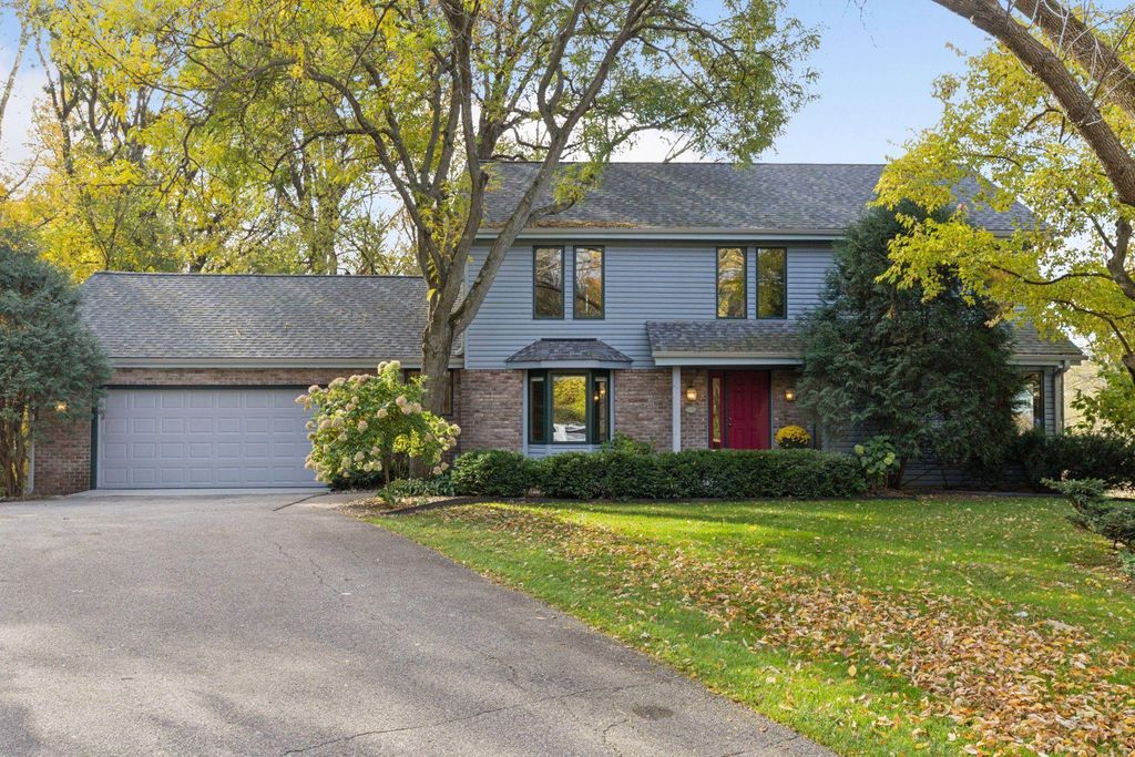 18305 5th Avenue N, Plymouth, MN 55447