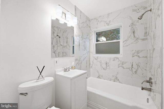 2304 FAIRVIEW TER, Alexandria, VA 22303