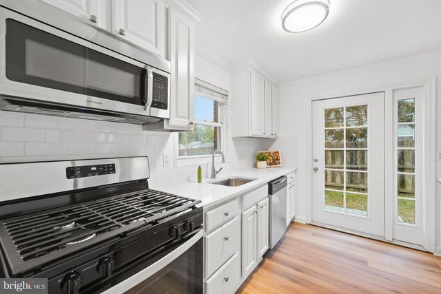 2304 FAIRVIEW TER, Alexandria, VA 22303