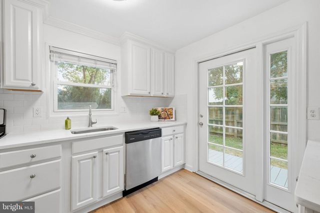 2304 FAIRVIEW TER, Alexandria, VA 22303