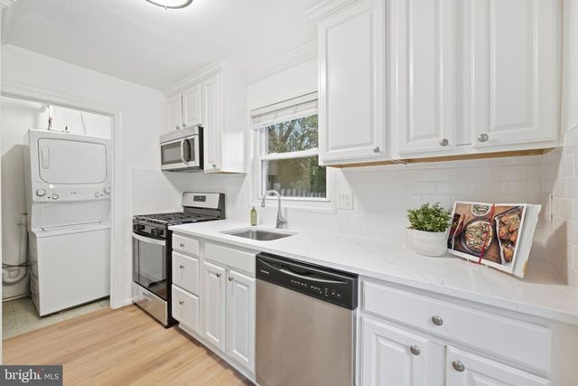 2304 FAIRVIEW TER, Alexandria, VA 22303
