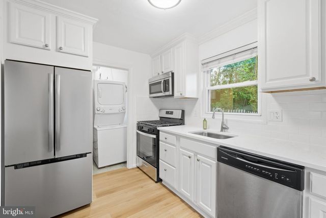 2304 FAIRVIEW TER, Alexandria, VA 22303