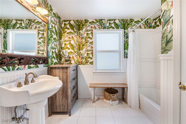 20520 Pine Tree LN, Estero, FL 33928