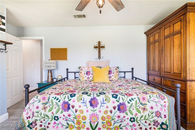 20520 Pine Tree LN, Estero, FL 33928