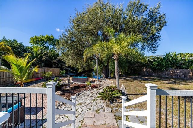20520 Pine Tree LN, Estero, FL 33928