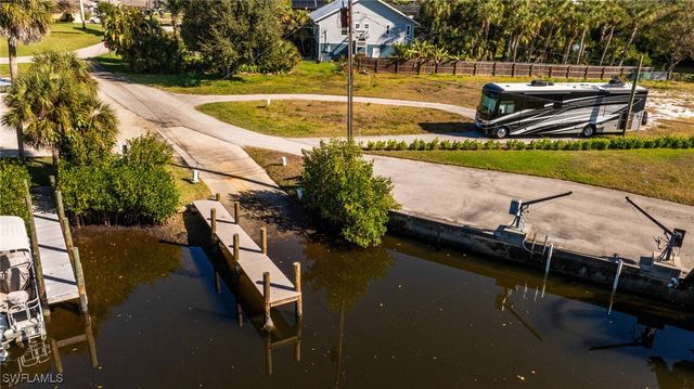 20520 Pine Tree LN, Estero, FL 33928