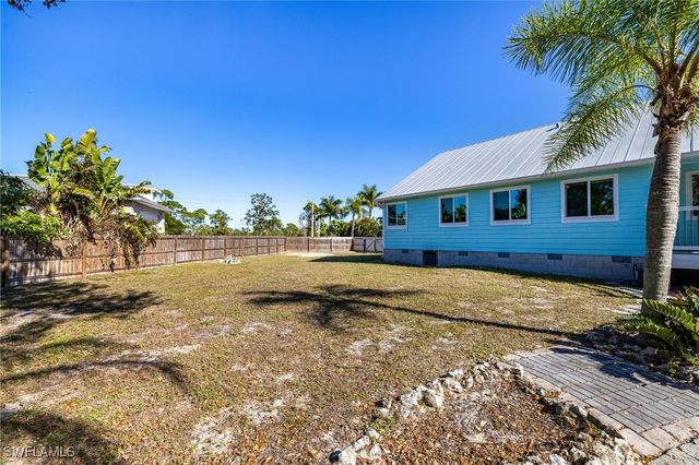 20520 Pine Tree LN, Estero, FL 33928