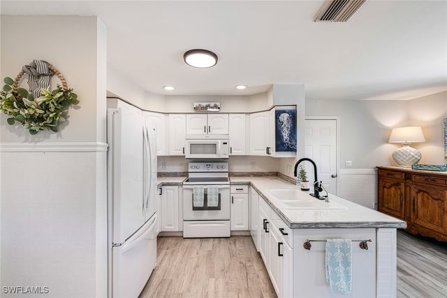 20520 Pine Tree LN, Estero, FL 33928