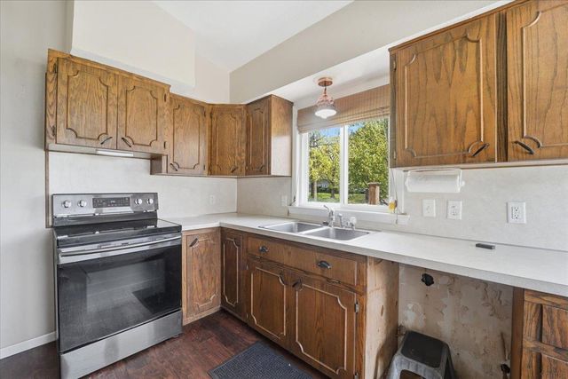 3137 Hammond Avenue, Waterloo, IA 50702