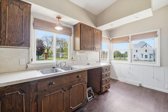 3137 Hammond Avenue, Waterloo, IA 50702