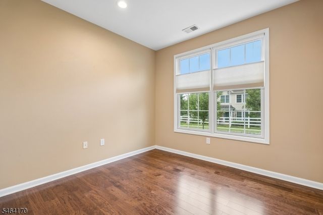 17 Lara Pl, Warren Twp., NJ 07059