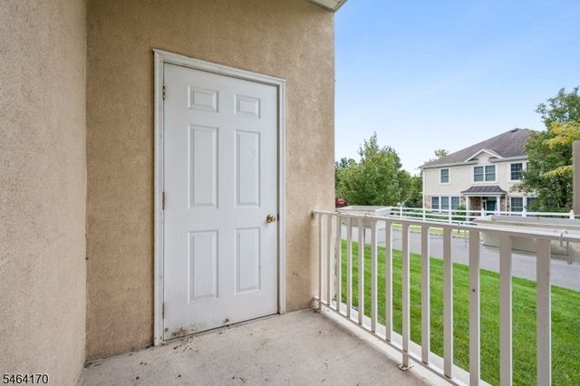 17 Lara Pl, Warren Twp., NJ 07059