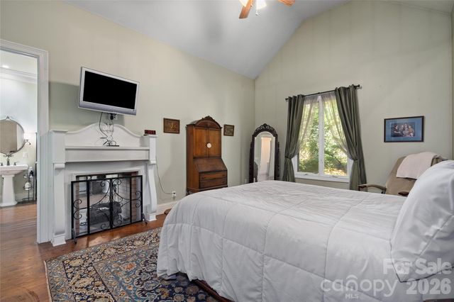 598 Old Toll Road, Asheville, NC 28804