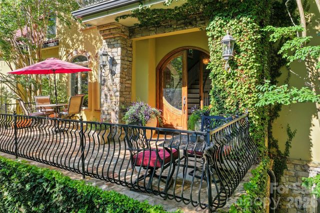 598 Old Toll Road, Asheville, NC 28804