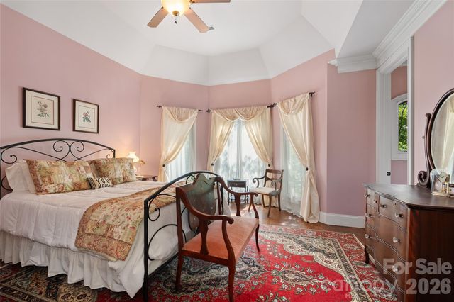598 Old Toll Road, Asheville, NC 28804