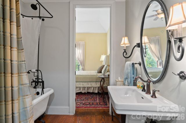 598 Old Toll Road, Asheville, NC 28804