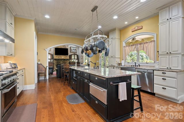 598 Old Toll Road, Asheville, NC 28804