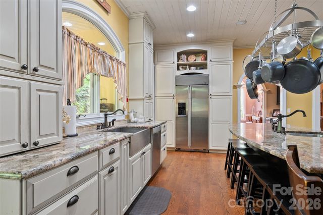 598 Old Toll Road, Asheville, NC 28804
