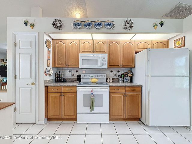 4221 Neff Lake Road, Brooksville, FL 34601