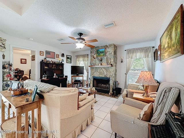 4221 Neff Lake Road, Brooksville, FL 34601