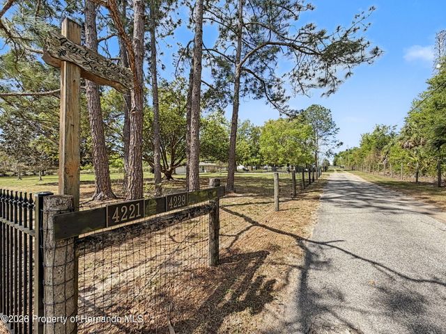 4221 Neff Lake Road, Brooksville, FL 34601