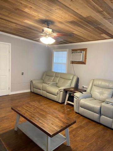 101 Lloyd St, Montegut, LA 70377