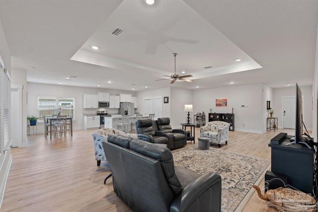 10992 Coues Dr, Pensacola, FL 32526