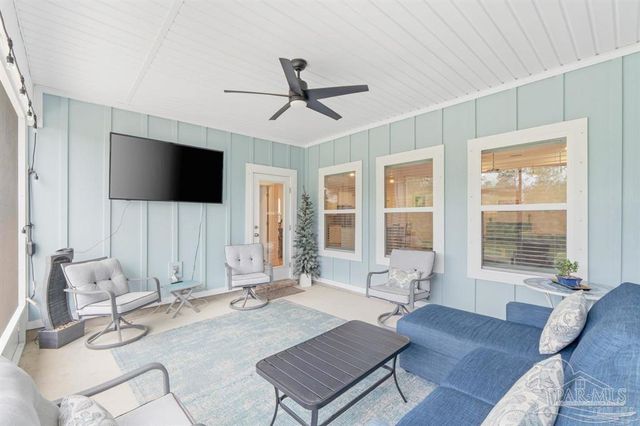 10992 Coues Dr, Pensacola, FL 32526