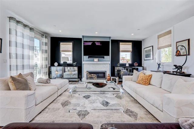 1074 7th, Hermosa Beach, CA 90254