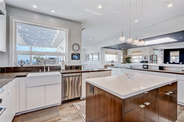 1074 7th, Hermosa Beach, CA 90254