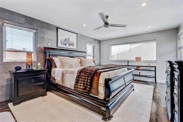 1074 7th, Hermosa Beach, CA 90254