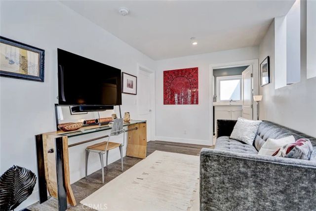 1074 7th, Hermosa Beach, CA 90254