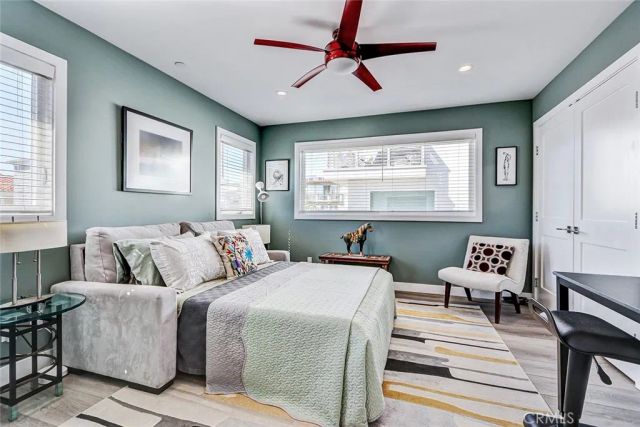 1074 7th, Hermosa Beach, CA 90254