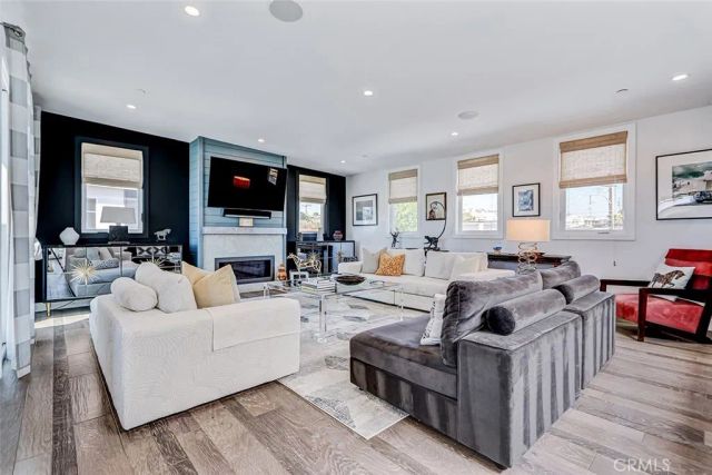 1074 7th, Hermosa Beach, CA 90254