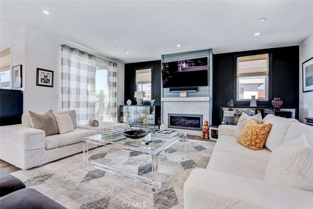 1074 7th, Hermosa Beach, CA 90254