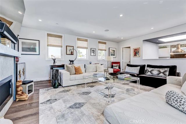 1074 7th, Hermosa Beach, CA 90254