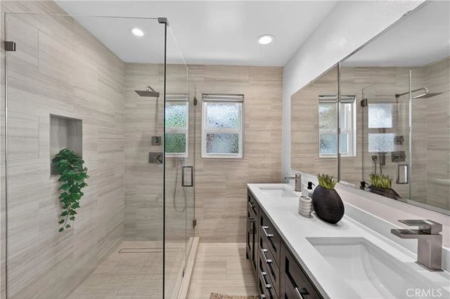 2225 E Grove Avenue, Orange, CA 92867