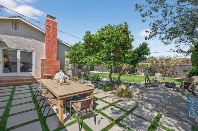 2225 E Grove Avenue, Orange, CA 92867