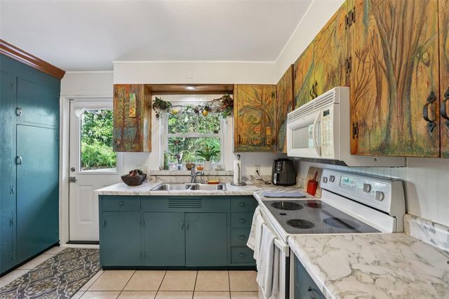 9403 N EDISON AVENUE, Tampa, FL 33612