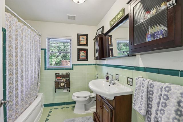 9403 N EDISON AVENUE, Tampa, FL 33612