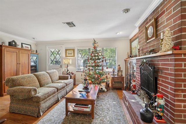 9403 N EDISON AVENUE, Tampa, FL 33612