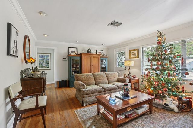 9403 N EDISON AVENUE, Tampa, FL 33612