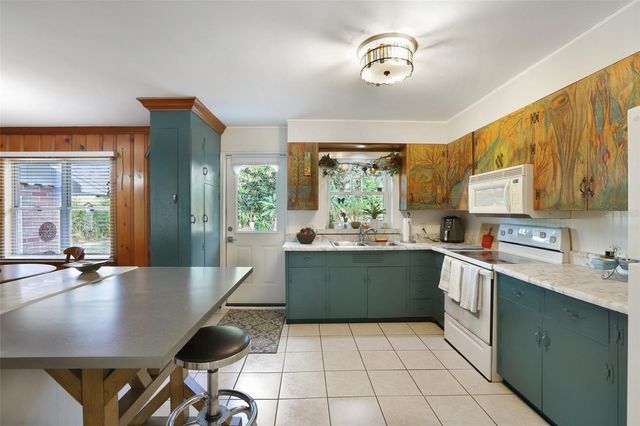 9403 N EDISON AVENUE, Tampa, FL 33612