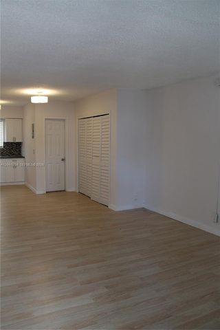 158 Ocean Drive 206, Miami Beach, FL 33139